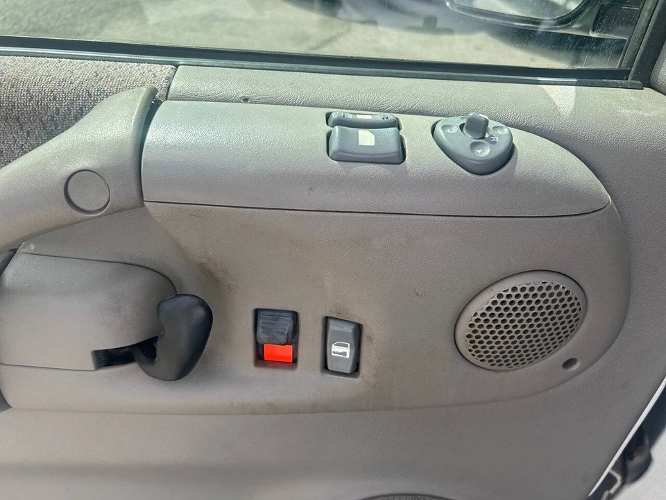 2002 Chevrolet Astro - Image 11 of 14