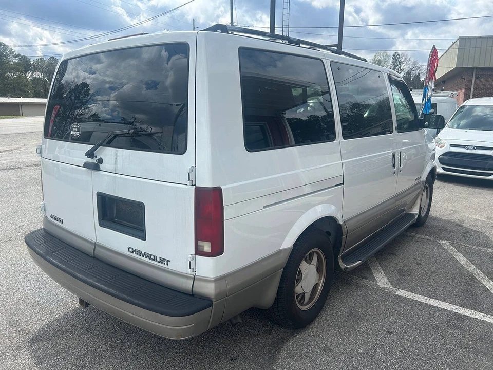 2002 Chevrolet Astro - Image 5 of 14