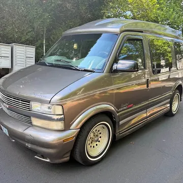 2002 Chevrolet Astro LT Minivan 3D