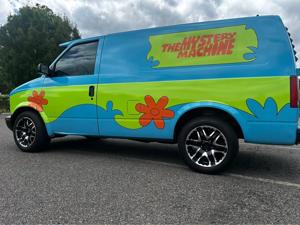2002 Chevrolet Astro - Image 2 of 16