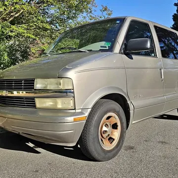 2002 Chevrolet Astro LS Minivan 3D