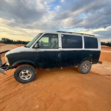 2002 Chevrolet Astro Passenger LS Minivan 3D