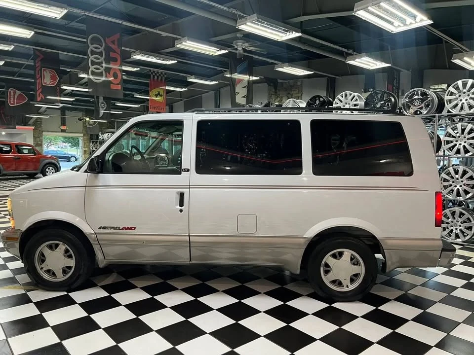 2002 Chevrolet Astro - Image 4 of 20
