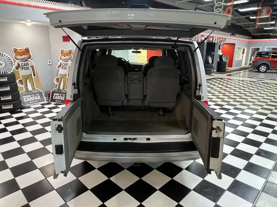 2002 Chevrolet Astro - Image 17 of 20
