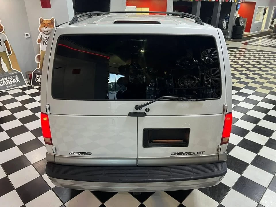 2002 Chevrolet Astro - Image 7 of 20