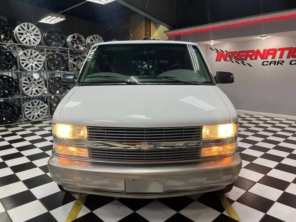 2002 Chevrolet Astro - Image 2 of 20
