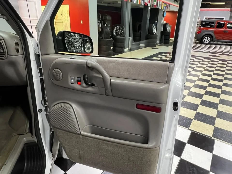 2002 Chevrolet Astro - Image 11 of 20