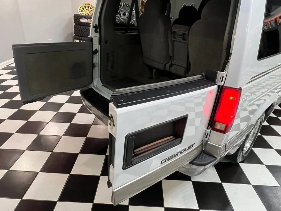 2002 Chevrolet Astro - Image 19 of 20