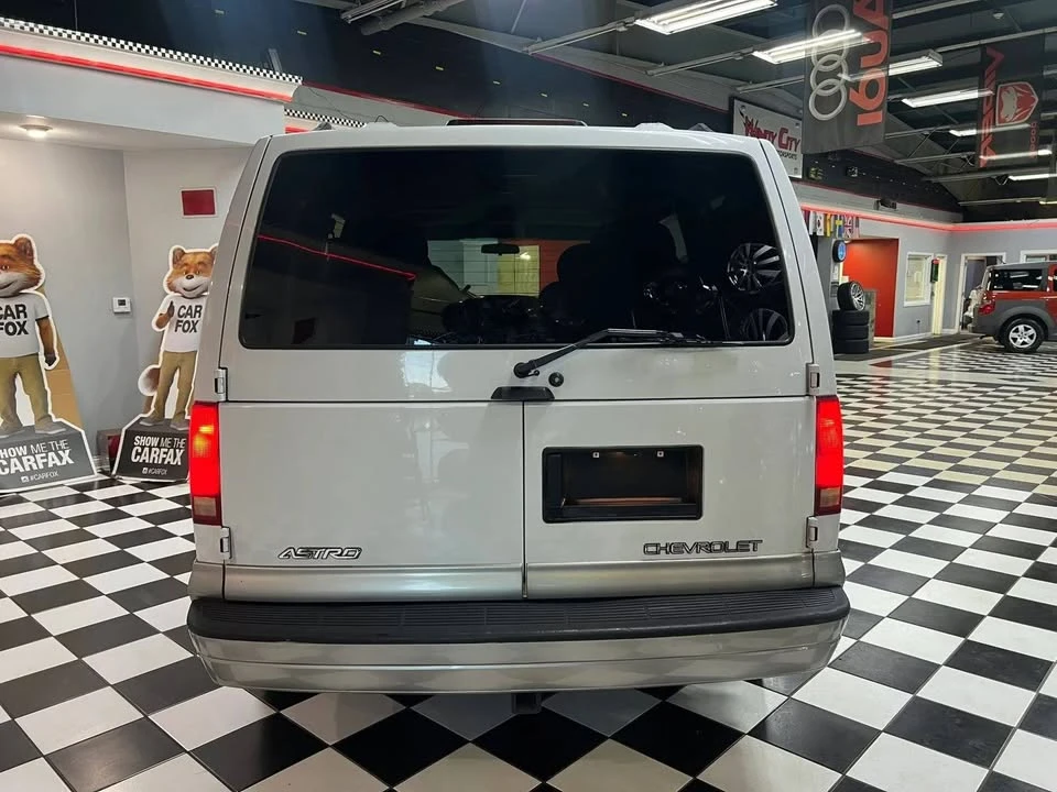 2002 Chevrolet Astro - Image 6 of 20