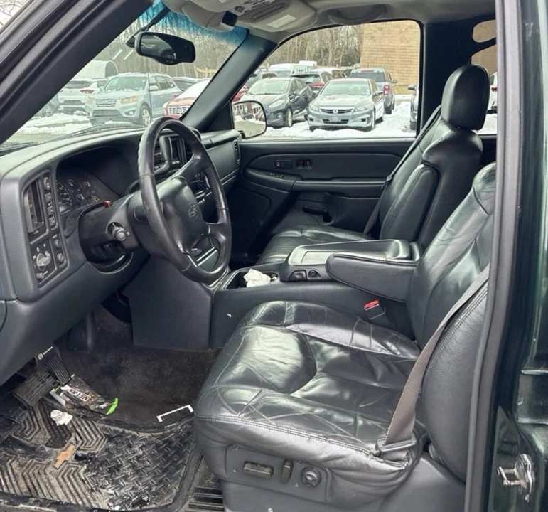2002 Chevrolet Avalanche - Image 9 of 21