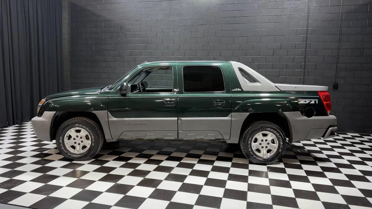 2002 Chevrolet Avalanche - Image 2 of 21