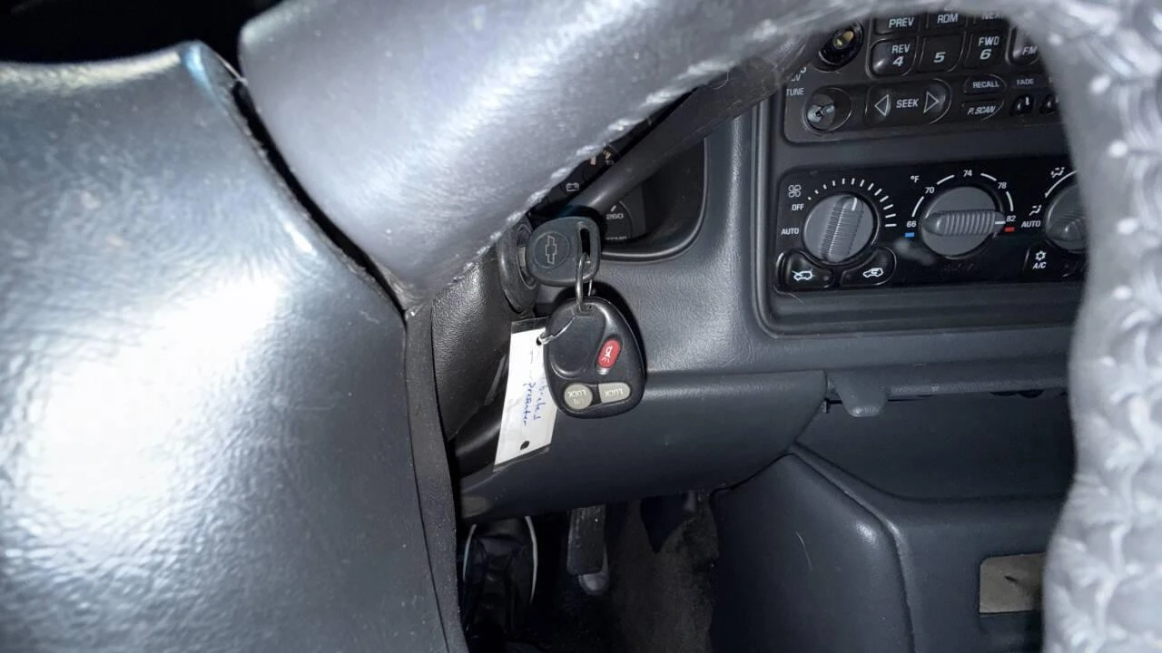 2002 Chevrolet Avalanche - Image 11 of 21