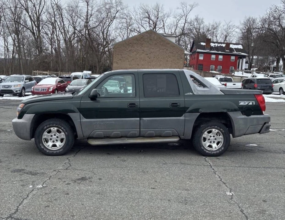 2002 Chevrolet Avalanche - Image 2 of 21