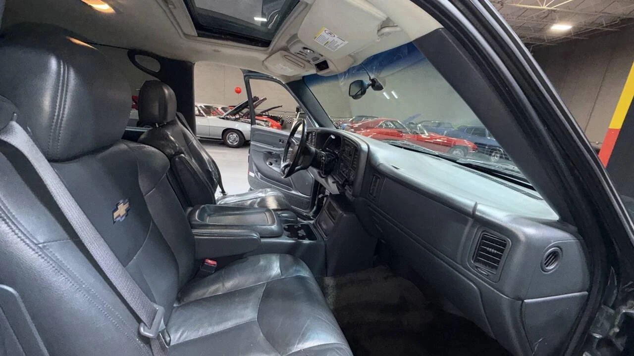 2002 Chevrolet Avalanche - Image 21 of 21