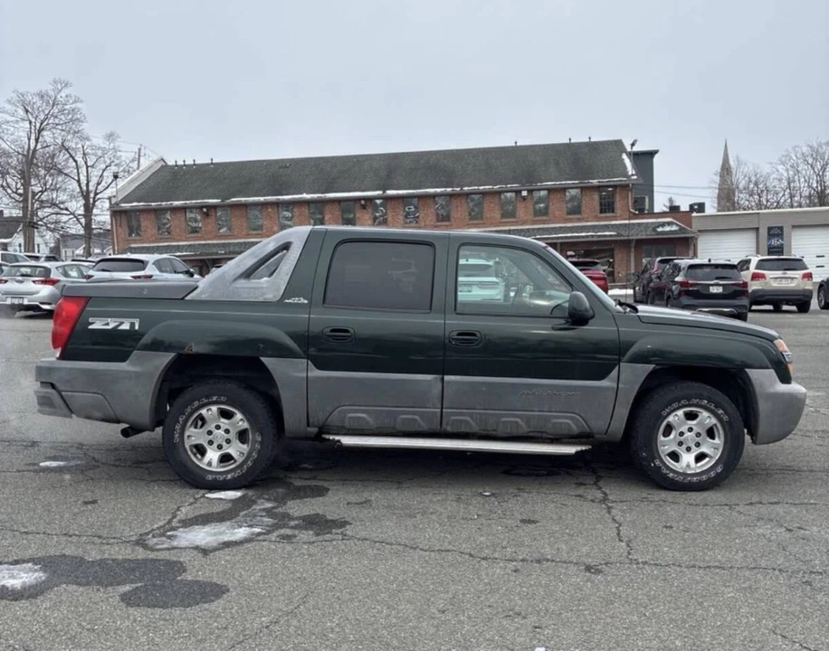 2002 Chevrolet Avalanche - Image 6 of 21