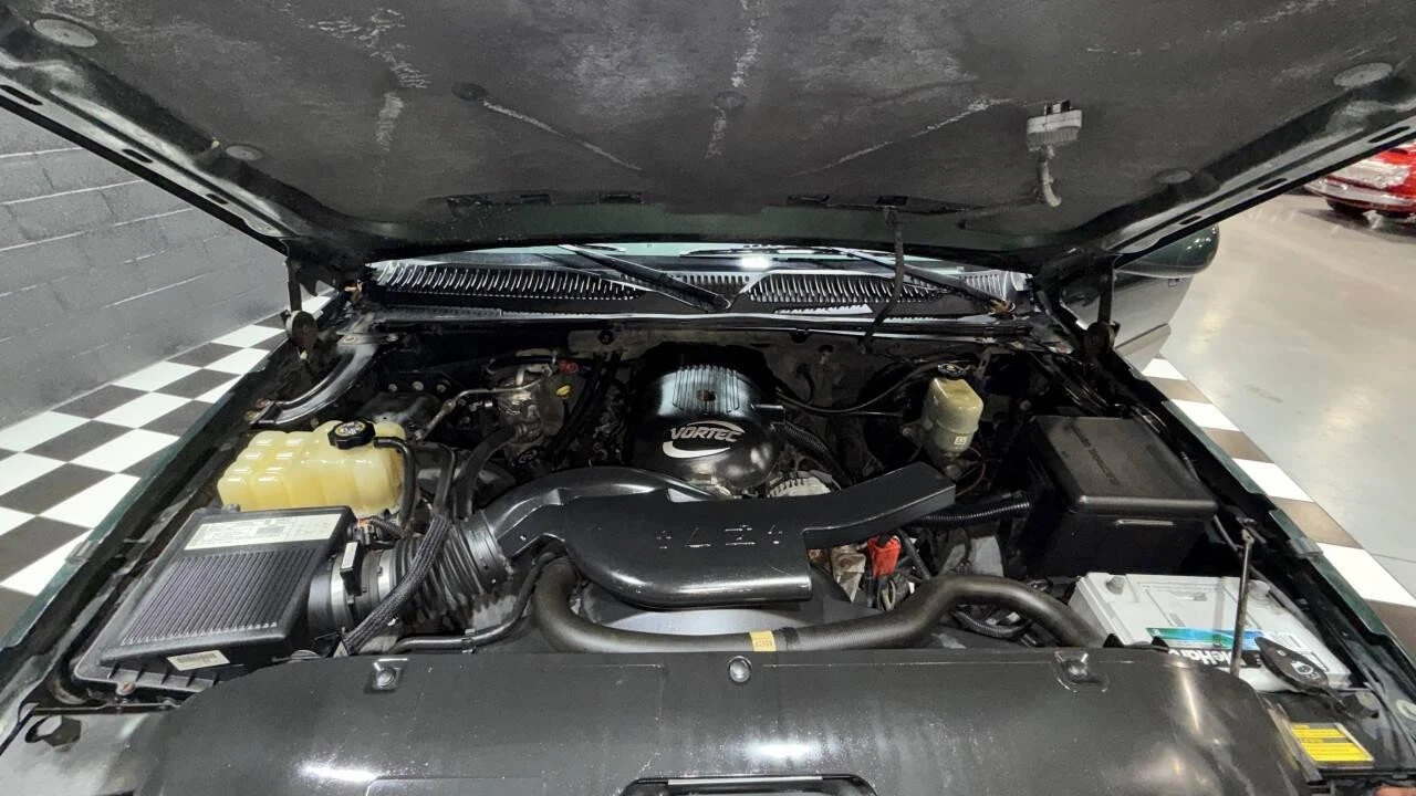 2002 Chevrolet Avalanche - Image 10 of 21