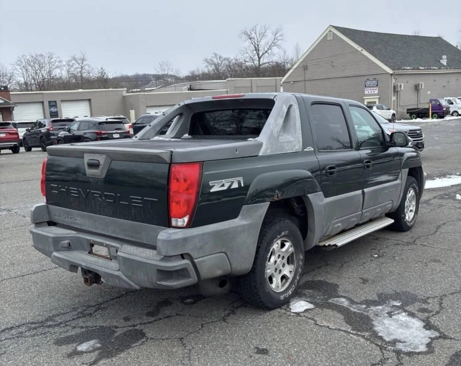 2002 Chevrolet Avalanche - Image 5 of 21