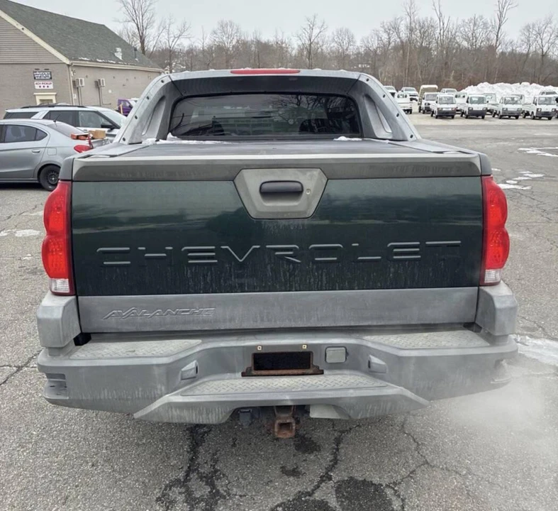 2002 Chevrolet Avalanche - Image 4 of 21