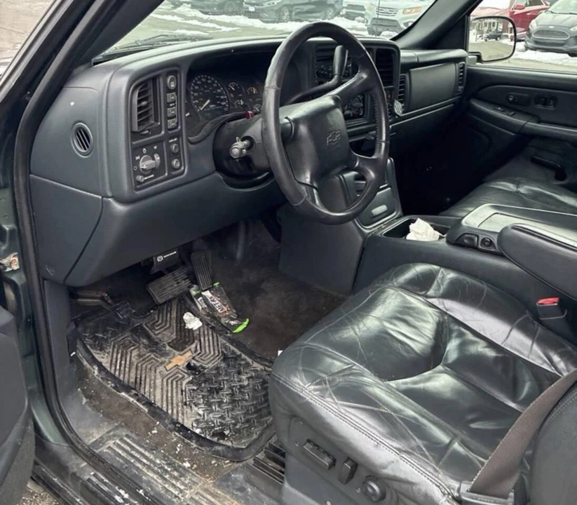 2002 Chevrolet Avalanche - Image 10 of 21