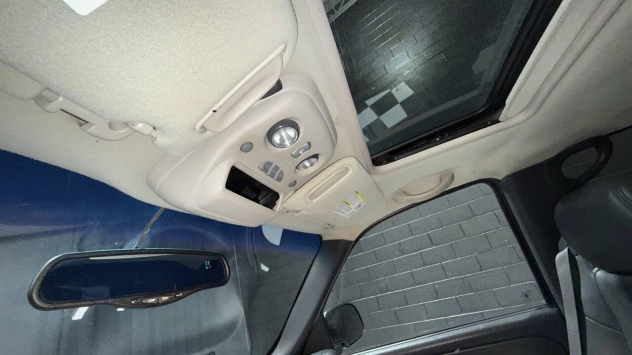 2002 Chevrolet Avalanche - Image 12 of 21