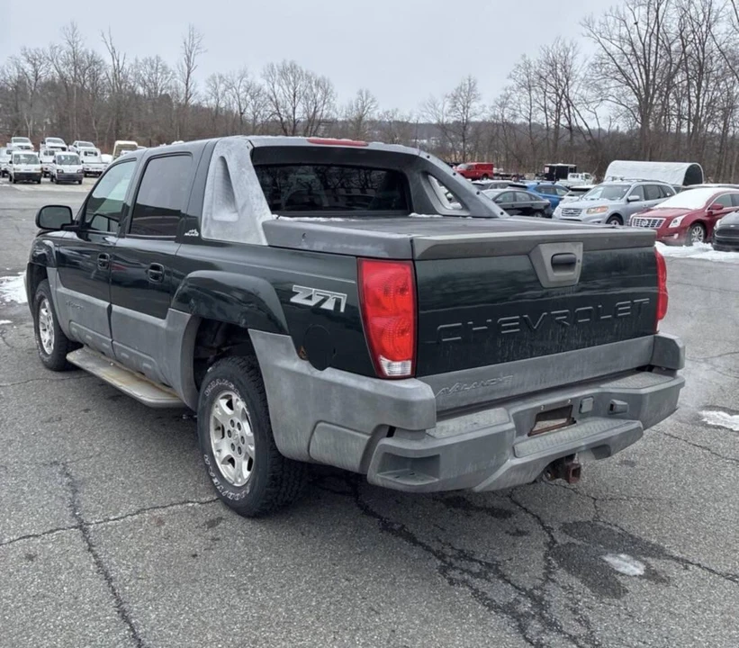2002 Chevrolet Avalanche - Image 3 of 21