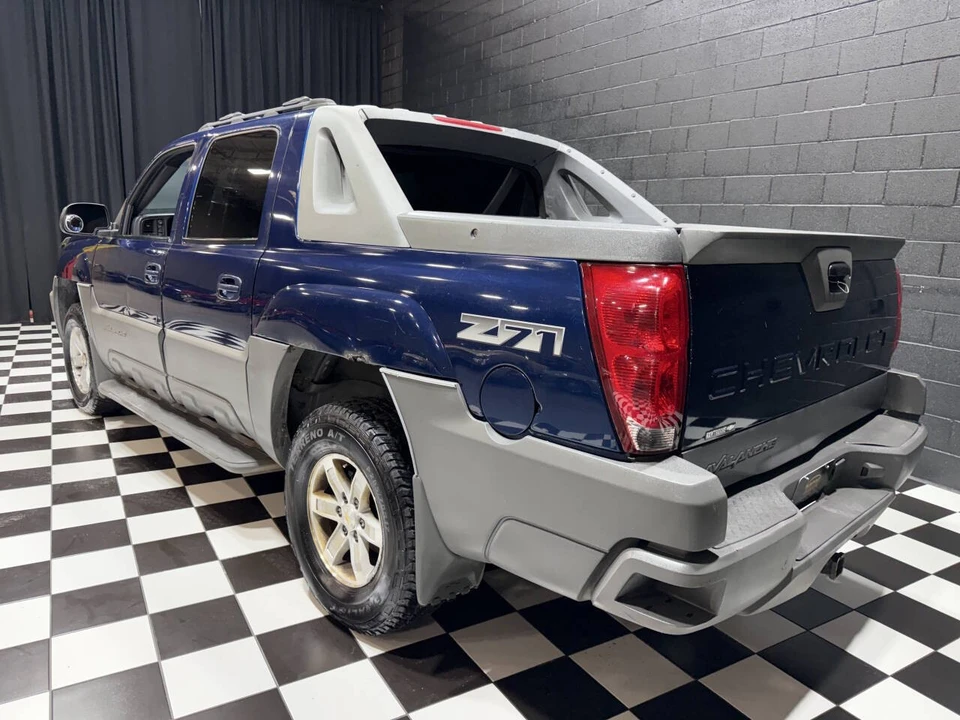 2002 Chevrolet Avalanche - Image 6 of 21