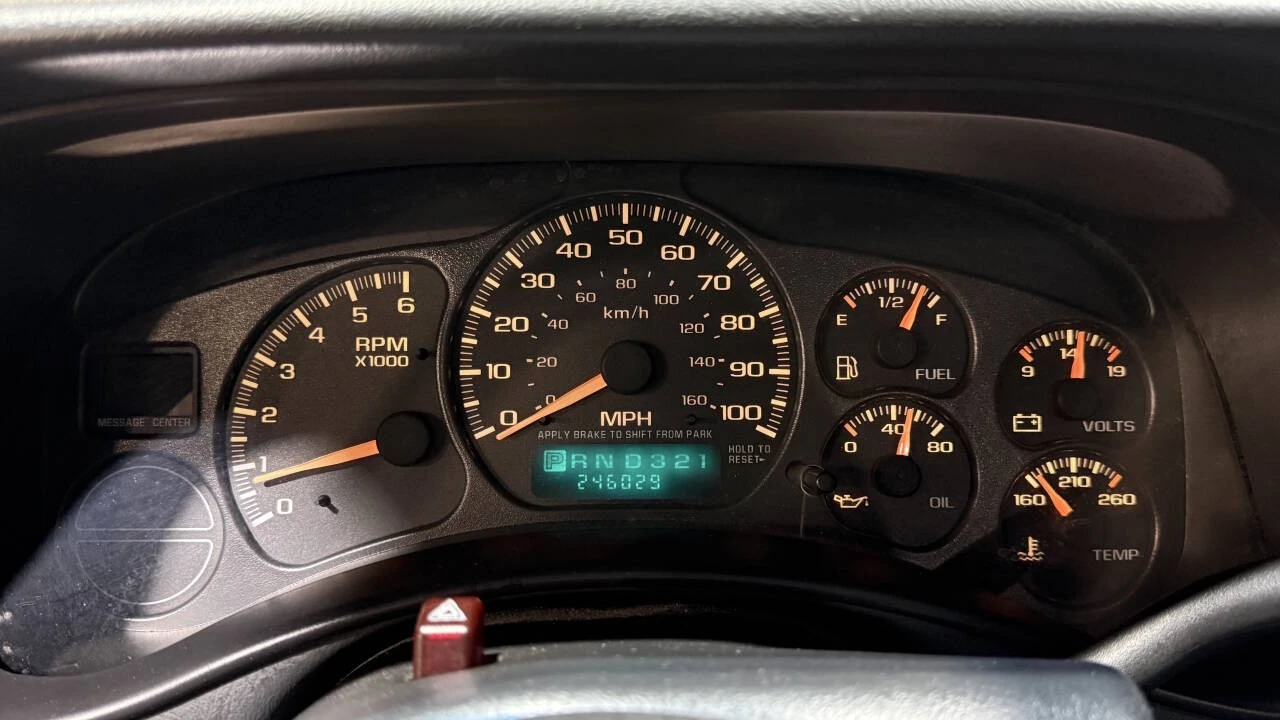 2002 Chevrolet Avalanche - Image 3 of 21