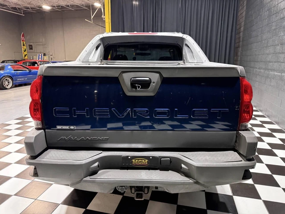 2002 Chevrolet Avalanche - Image 11 of 21