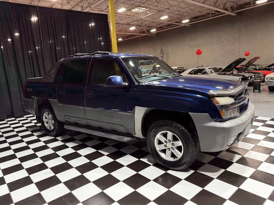 2002 Chevrolet Avalanche - Image 12 of 21