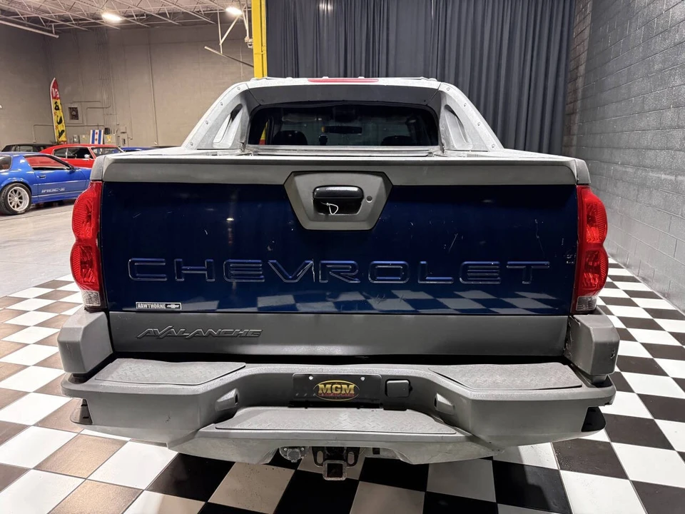 2002 Chevrolet Avalanche - Image 11 of 21