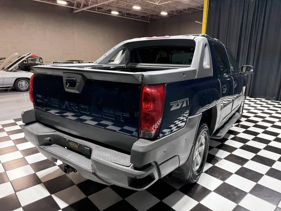 2002 Chevrolet Avalanche - Image 8 of 21