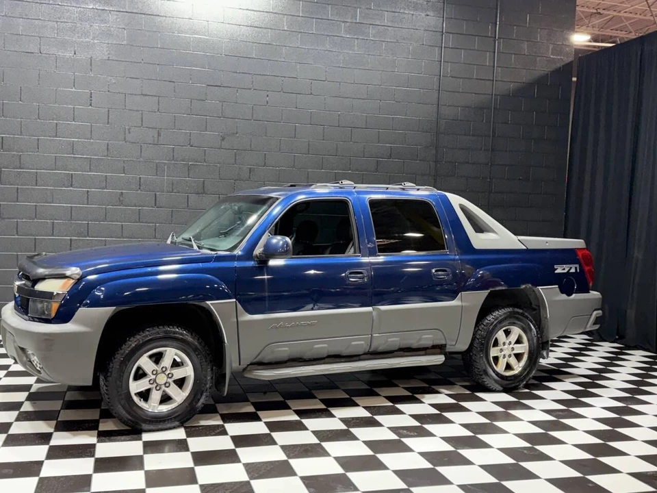2002 Chevrolet Avalanche - Image 5 of 21