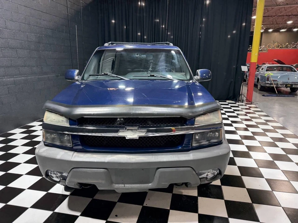 2002 Chevrolet Avalanche - Image 10 of 21