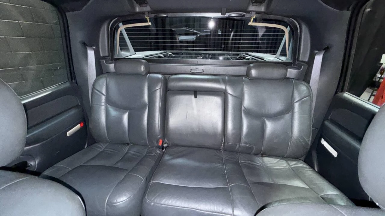 2002 Chevrolet Avalanche - Image 4 of 21