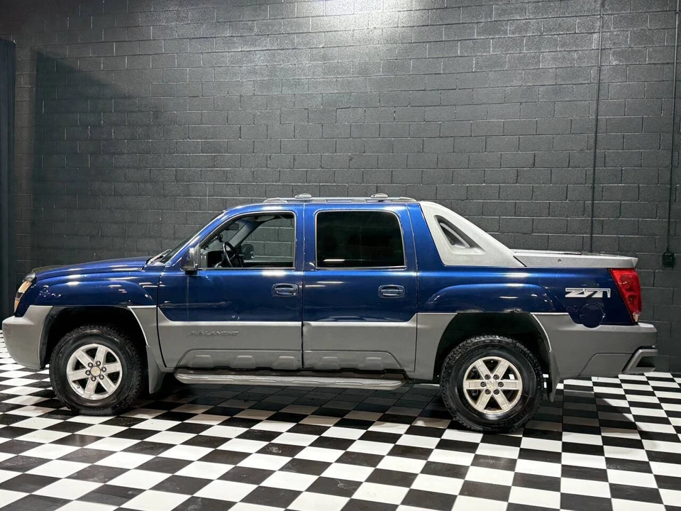 2002 Chevrolet Avalanche - Image 7 of 21