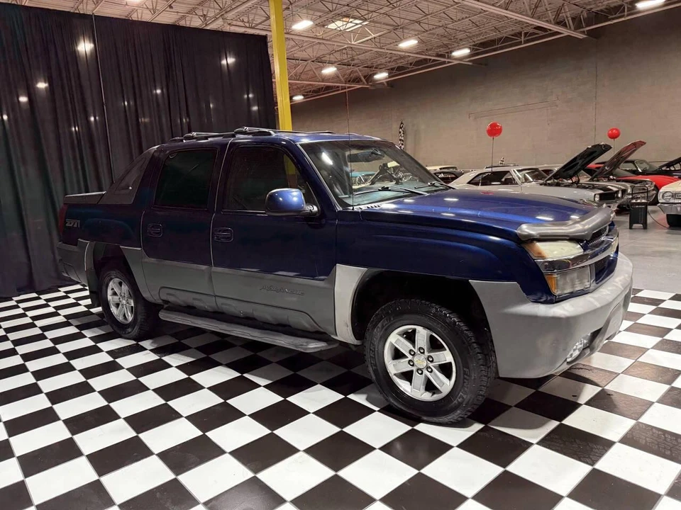 2002 Chevrolet Avalanche - Image 12 of 21