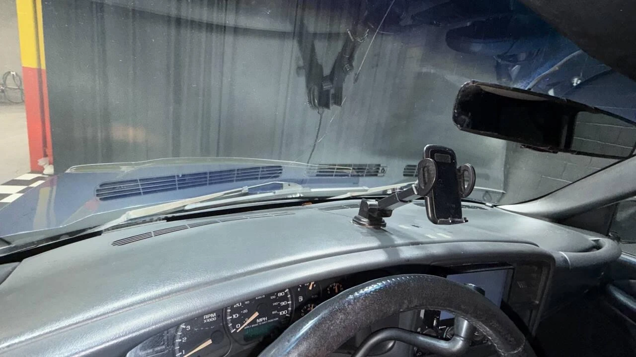 2002 Chevrolet Avalanche - Image 20 of 21