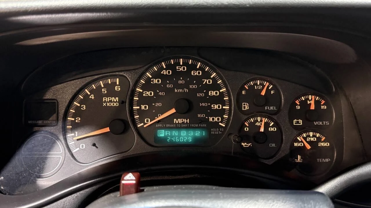 2002 Chevrolet Avalanche - Image 16 of 21