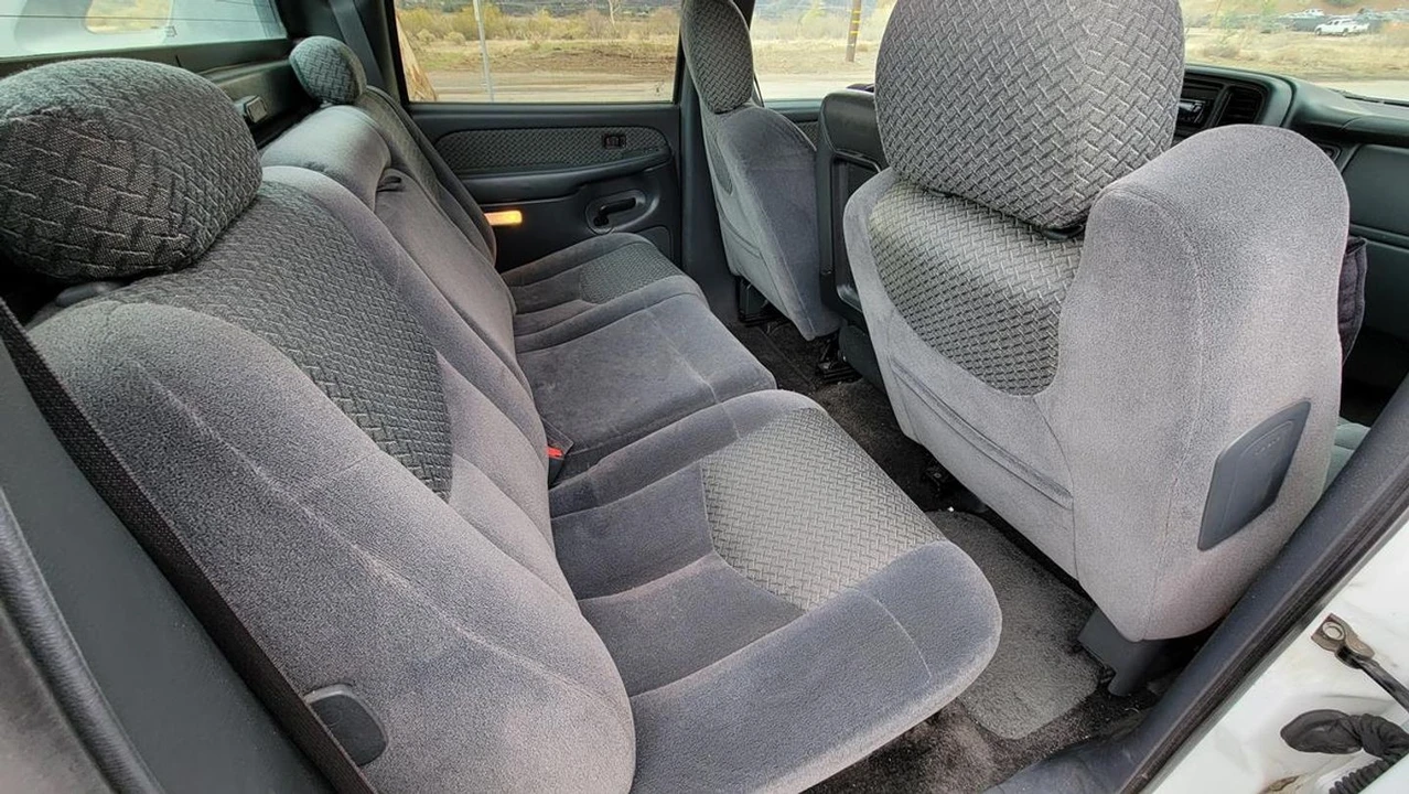 2002 Chevrolet Avalanche - Image 10 of 12