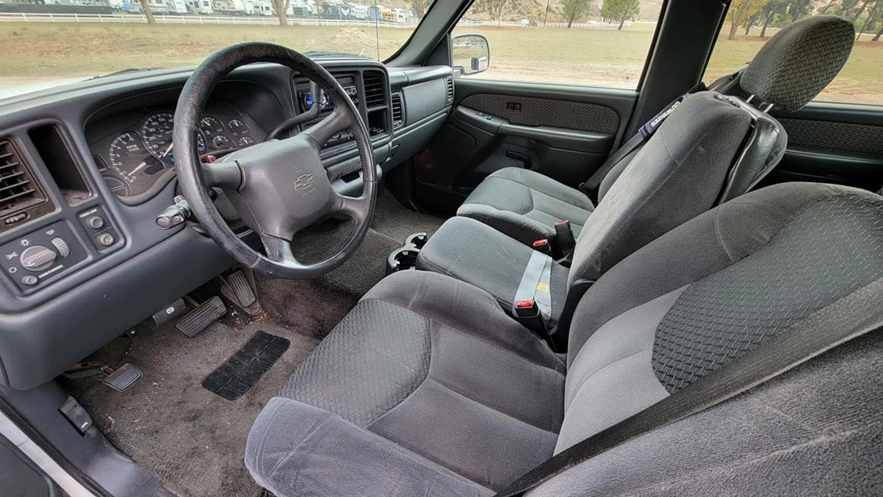 2002 Chevrolet Avalanche - Image 8 of 12