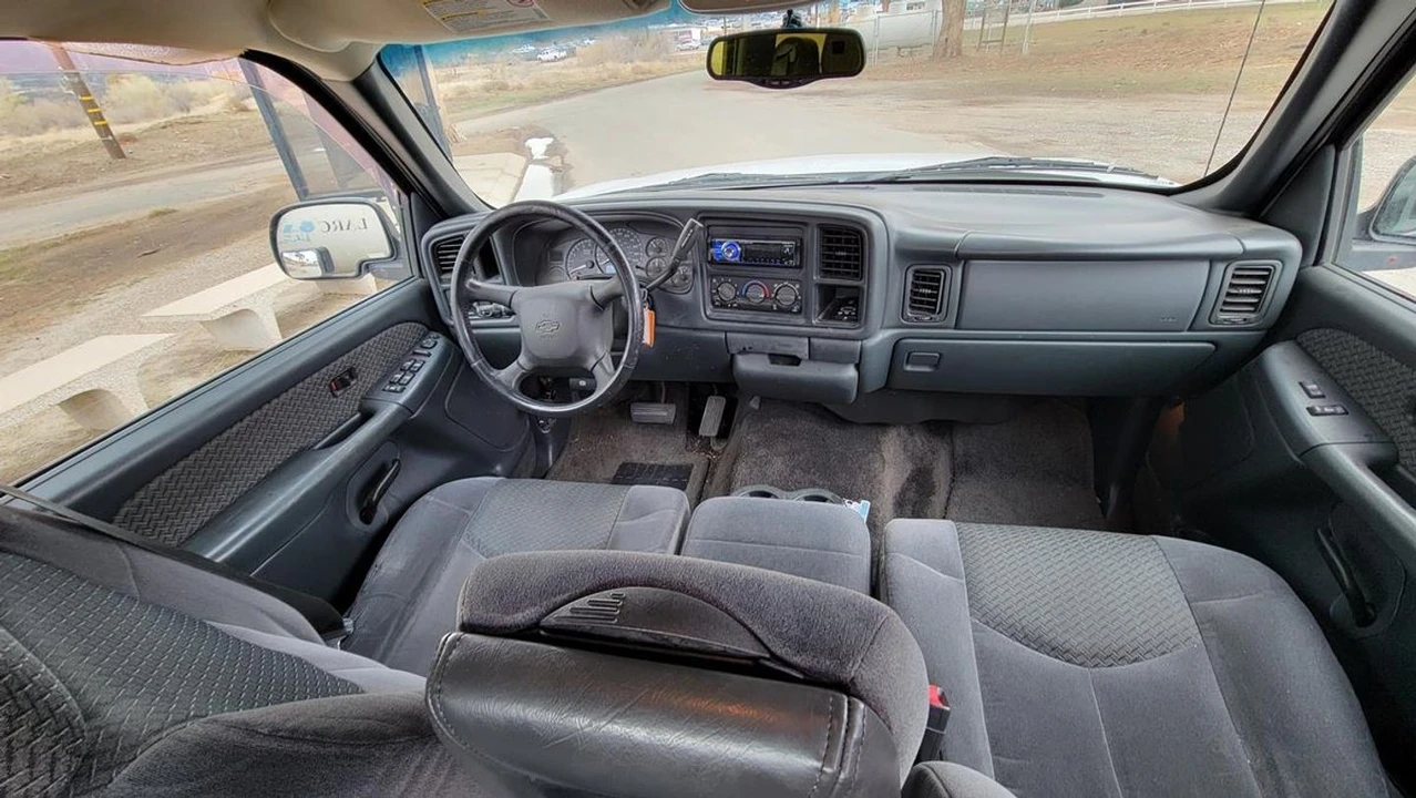 2002 Chevrolet Avalanche - Image 7 of 12
