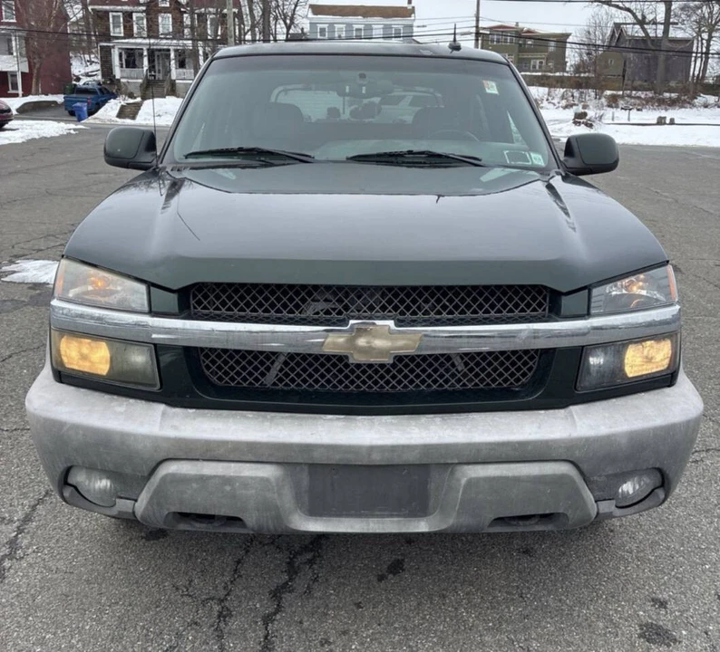 2002 Chevrolet Avalanche - Image 8 of 11