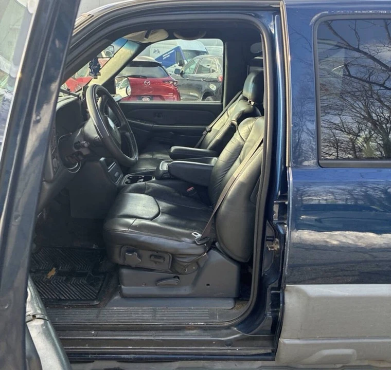 2002 Chevrolet Avalanche - Image 7 of 13