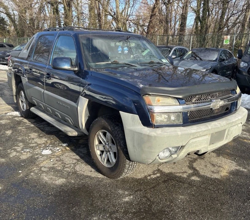 2002 Chevrolet Avalanche - Image 6 of 13
