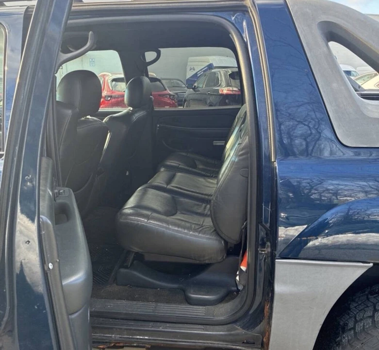2002 Chevrolet Avalanche - Image 9 of 13