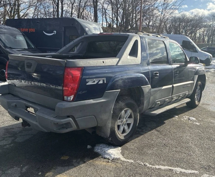 2002 Chevrolet Avalanche - Image 4 of 13