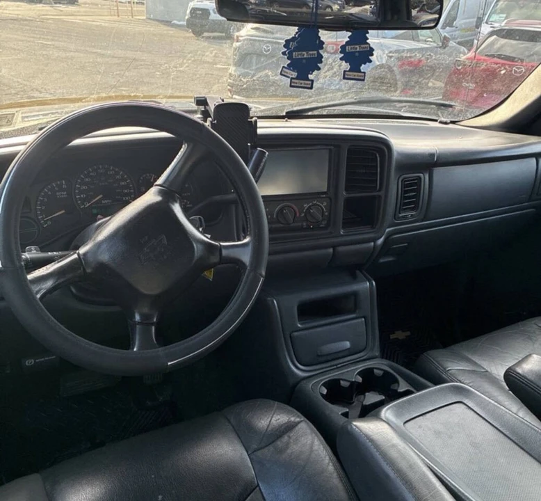 2002 Chevrolet Avalanche - Image 11 of 13