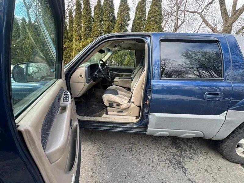 2002 Chevrolet Avalanche - Image 11 of 12