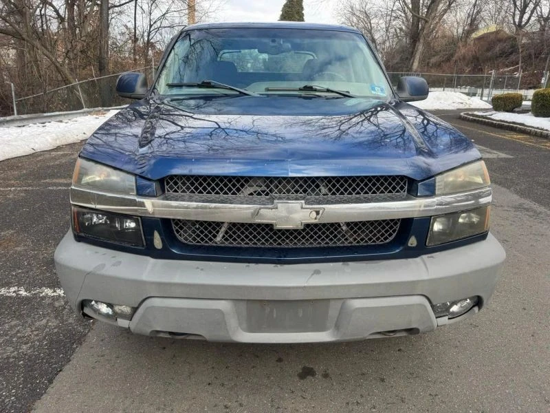 2002 Chevrolet Avalanche - Image 2 of 12
