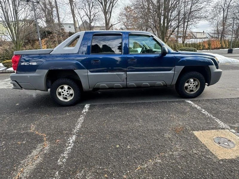 2002 Chevrolet Avalanche - Image 8 of 12